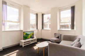 Bright 2 Bed Apartment in Central Blackburn